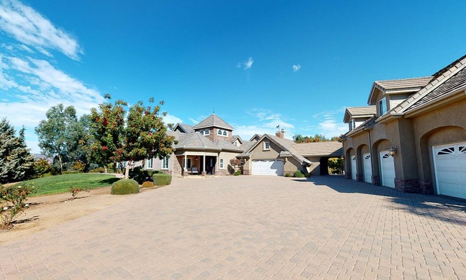 Temecula House | Walking distance to Lorimar, South Coast & Ponte Winery! Stunning Estate!