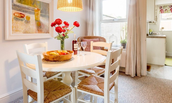 Aldeburgh Apartment | Walnut Cottage - sleeps 3 guests in 2 bedrooms