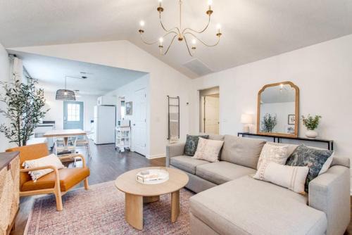 Spring Hill House | Walnut St, Charming, 3bed, 2bath