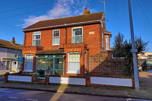 Walton on the Naze Apartment | Walton Beach Holiday Lets