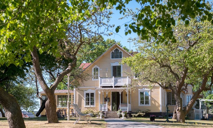 Klintehamn Hotel | Warfsholm