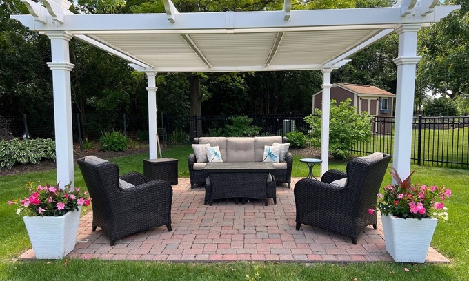 Gages Lake House | Warm and inviting home away from home half way between Chicago and Milwaukee.