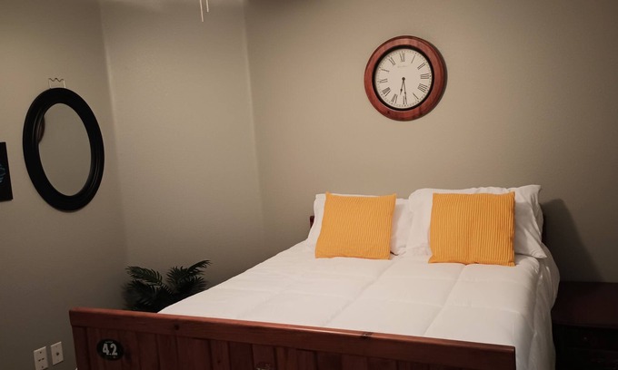 Maricopa County House | Warm inviting escape on the edge of town.