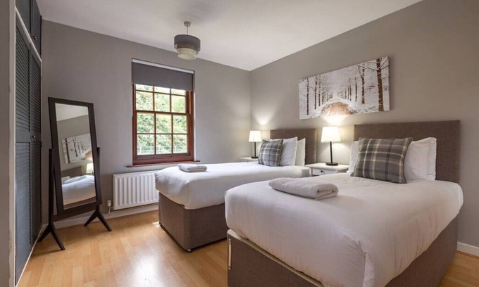 Aldborough House | Warren House Aylsham Sleeps 20. 2 hot tubs