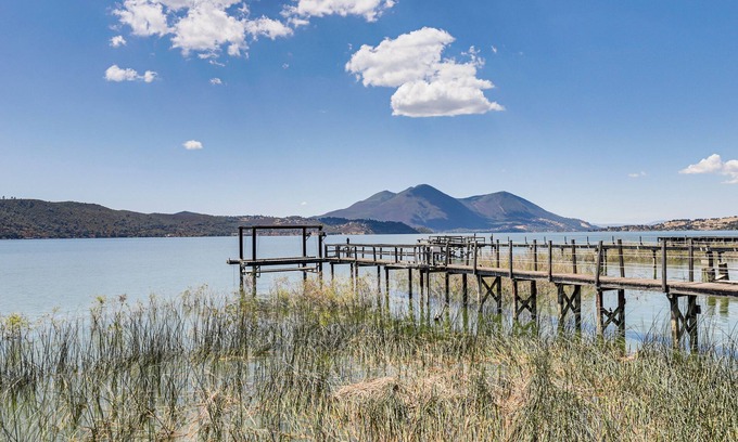 Clearlake House | Watefront Getaway w/Mtn Views & Dock in Clearlake