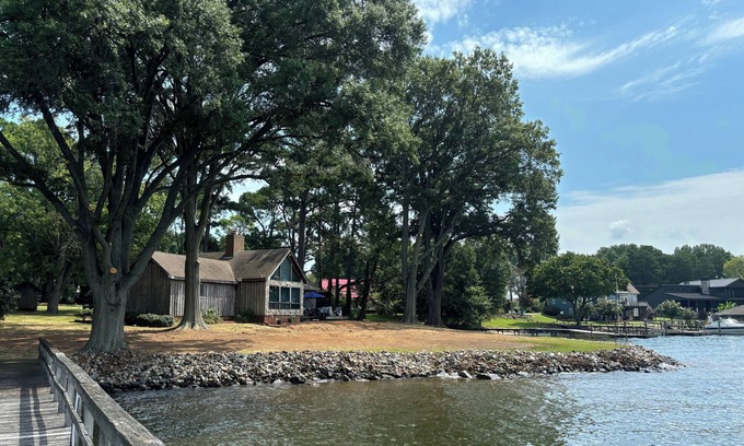 Terrell Cabin | Waterfront Cabin: beach, hot tub, kayaks & panoramic lake views