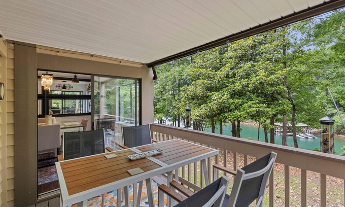 Salem House | Waterfront 2 bedroom plus office Townhome in Keowee Key