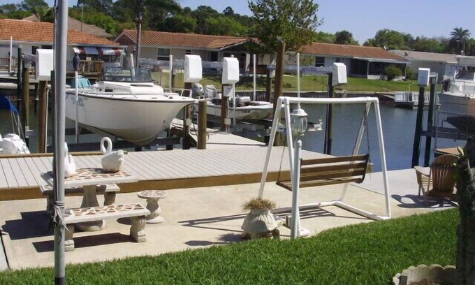 Flor-a-mar House | Waterfront, 4-person Hot Tub Spa, Wireless Hi-speed Internet.