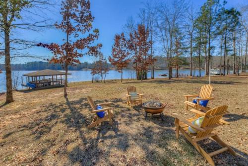 Prosperity House | Waterfront at Bedford 5BR