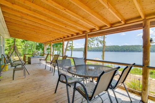 Cedarcreek House | Waterfront Bull Shoals Lake Cabin with Deck and Views!