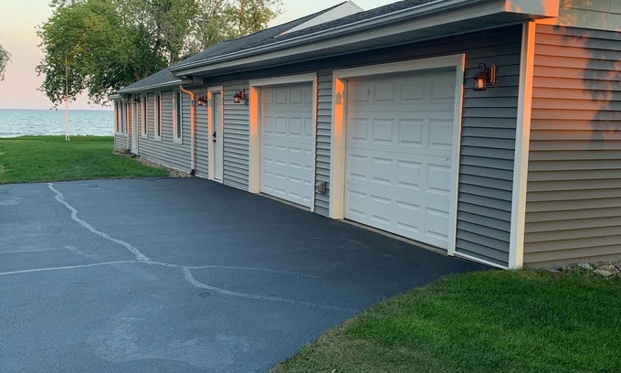 Abrams Cottage | Waterfront Cottage on the bay in Green Bay
