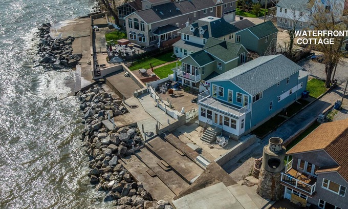 Huron Cottage | Waterfront Cottage on Lake Erie