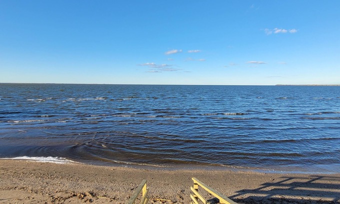 Green Bay House | Waterfront Cottage with a sand beach!