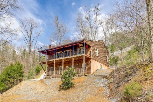 Dandridge House | Waterfront Dandridge Cabin, 24 Mi to Pigeon Forge!