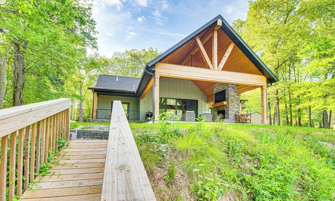 Flippin House | Waterfront Flippin Retreat w/White River Access!