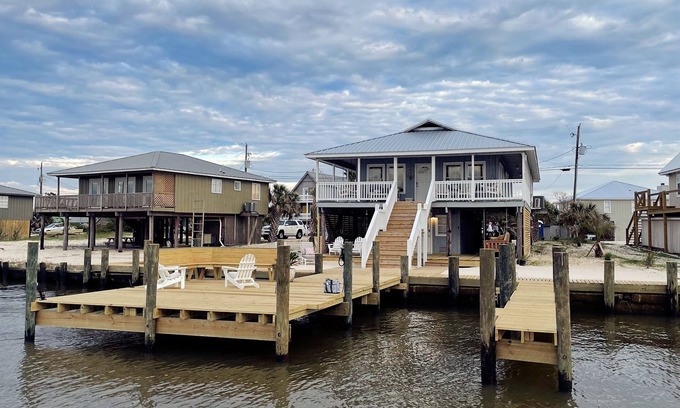 Royal Lagoons House | Waterfront for swimming, fishin, w/kayaks, ping pong, dock, & memorable SUNSETS!