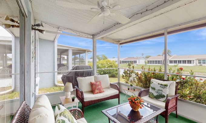 Bradenton Villa | Waterfront getaway with AC, W/D pool, and tennis access