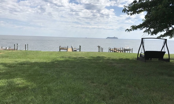 Annapolis House | Waterfront home in Annapolis MD with private pier