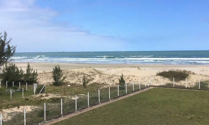 Laguna House | Waterfront house on Itapirubá beach