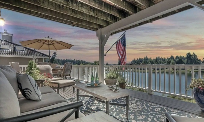 Gig Harbor House | Waterfront House w/4 En-Suites and Private Beach