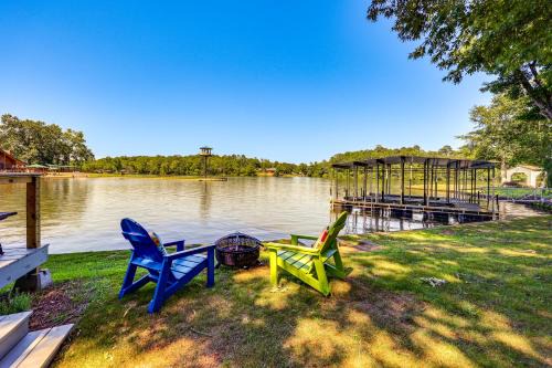 Royal House | Waterfront Lake Hamilton Vacation Rental with Dock!