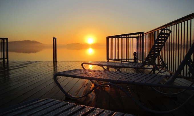 Cumming House | Waterfront lake home on Lake Lanier /double slip Private Dock #staycation