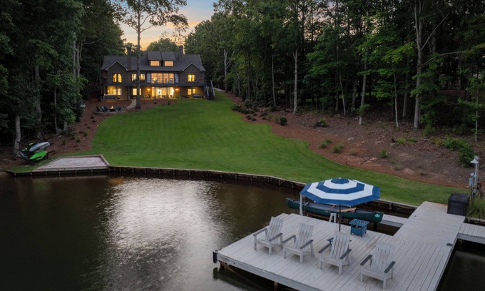 Lake Oconee House | Waterfront Lake Oconee House w/Workstations & Hot Tub – 7 Bedrooms, Sleeps 14