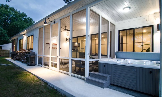 Monticello House | Waterfront Lake Shafer - Hot Tub + Fireplace