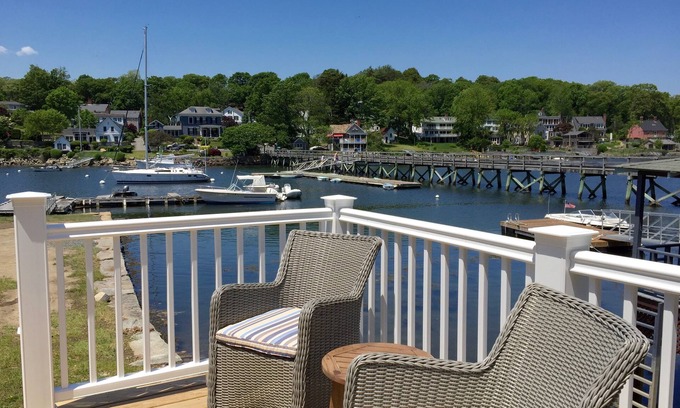 Gloucester House | Waterfront Living w Stunning Views, Beautiful Decor, Kayaks, Private drive