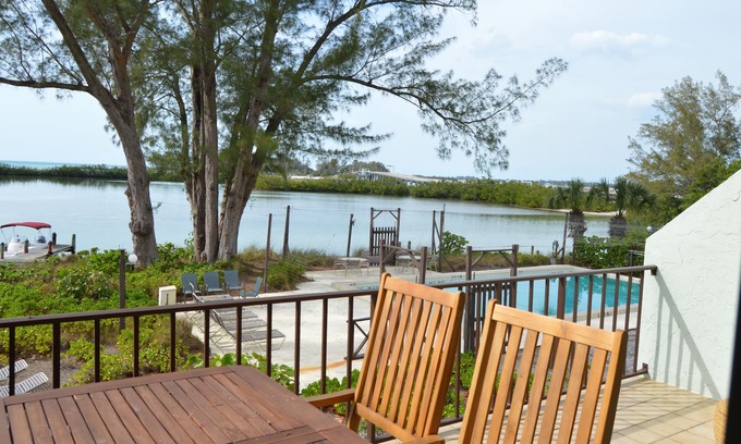 Longbeach Village Condo | Waterfront Longboat Key Retreat With Dream Views