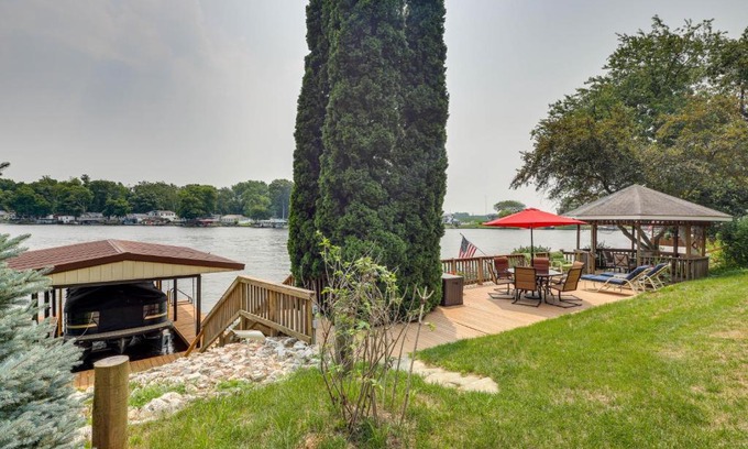 Monticello House | Waterfront Monticello Home with Fire Pit and Deck!
