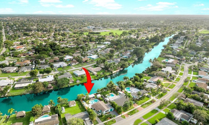Cutler Bay House | Waterfront Oasis, The Lake House "Casa De Lago"