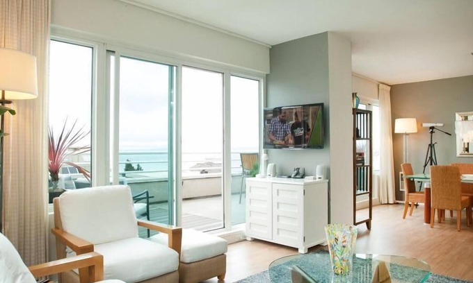 Telegraph Hill Condo | WATERFRONT PENTHOUSE. SPECTACULAR VIEWS, DECKS, PRIVACY, QUIET, PARKING, GYM.