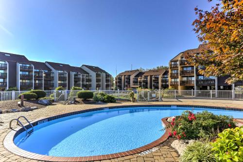 Port Clinton Apartment | Waterfront Port Clinton Condo with Pool Access!