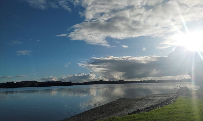 Pahi House | Waterfront retreat of Kaipara Harbour.