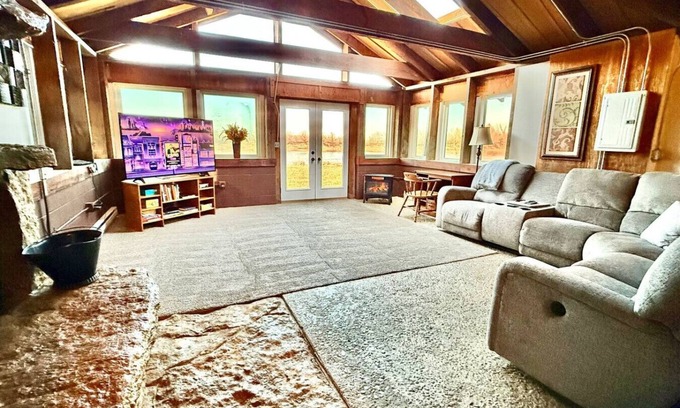 St. Joseph Cabin | Waterfront Rock Shower Suite w/Sunset View Room!