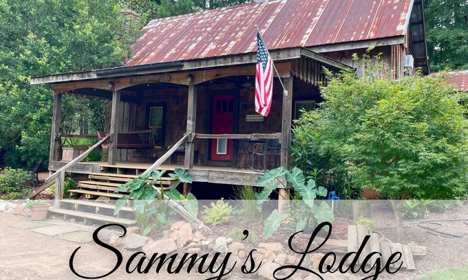 Graham Cabin | Waterfront Rustic Country Cabin Retreat-Dog's Welcome!