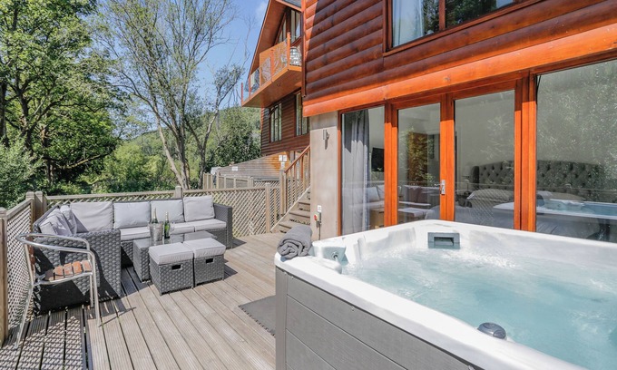 Rastrick Cottage | Waterside Lodge Four - UK36706