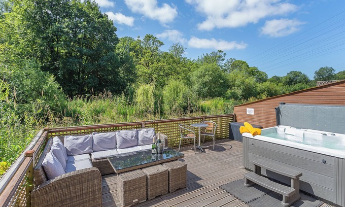 Rastrick Cottage | Waterside Lodge Thirteen - UK11853