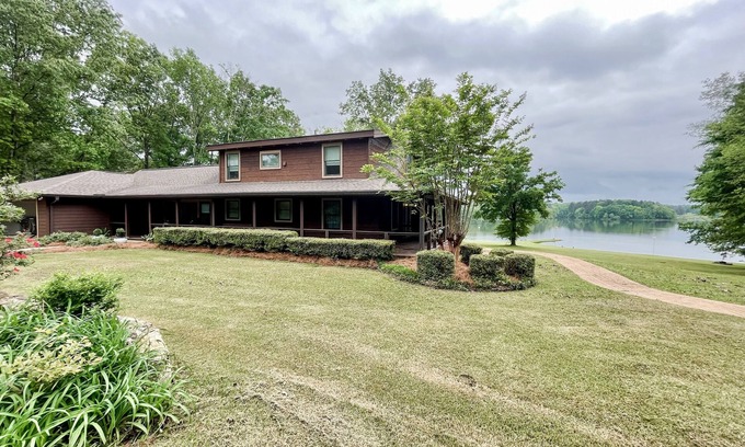 West Point Cabin | Waverly Lakehouse - private cabin, lake view, close to nOld Waverly/Mossy Oak