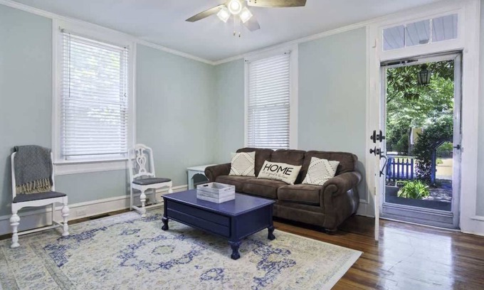 Columbia House | WB Stadium, Downtown, Smart TV, Wi-Fi