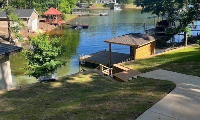 Wedowee House | Wedowee Lakefront Home w/Optional Boat Rental