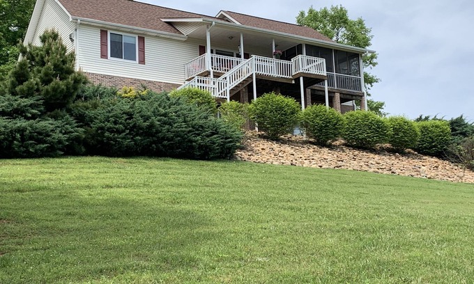 Kodak Apartment | Wee Bit of Heaven Mountain View Escape