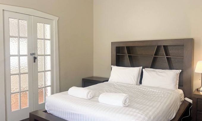 Turvey Park Apartment | Welcome to 'Best Wagga Accommodation': Cheerful 3 bedroom home.