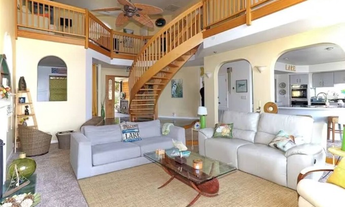 Glenhaven House | welcome to Glenhaven House at the Narrows.”