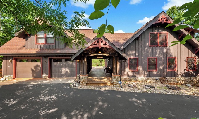 Vein Mountain Cabin | Welcome to Grandview Lodge! A 4 bedroom, 4 bath Mountain Sanctuary with Mtn View