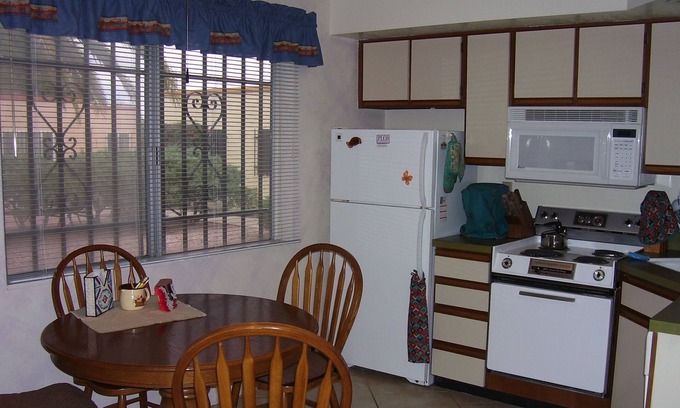 Green Valley Condo | Welcome to Green Valley and a slower paced life style