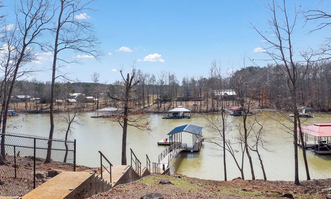 Double Springs House | Welcome to Haven on the Lake!