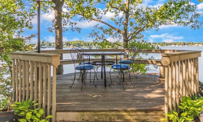 Fenwick House | Welcome to Lake Life! Your spacious WATERFRONT getaway on an all sports lake! 😎