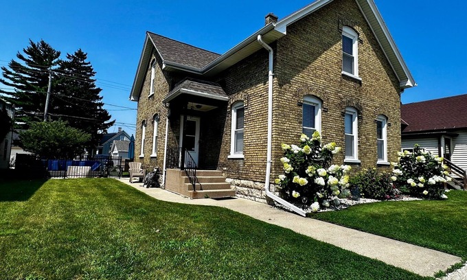 Racine House | Welcome to Lake Michigan Dreamscape - Ideal Getaway and Work-From-Home Retreat!